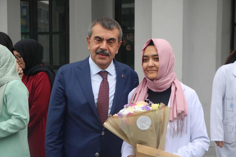 Bakan Tekin’den okullara sürpriz ziyaret