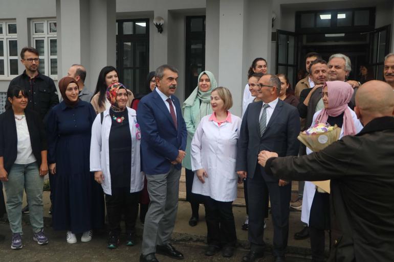 Bakan Tekin’den okullara sürpriz ziyaret