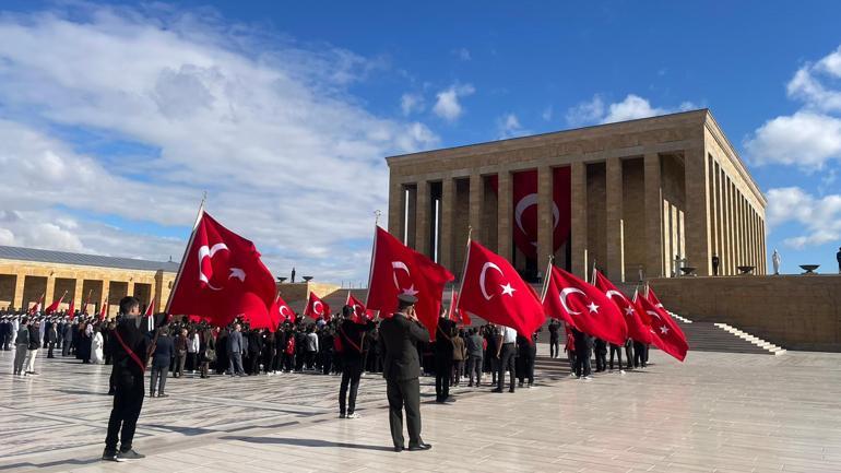 Ankara Valisi Şahin, gazilerle Anıtkabiri ziyaret etti