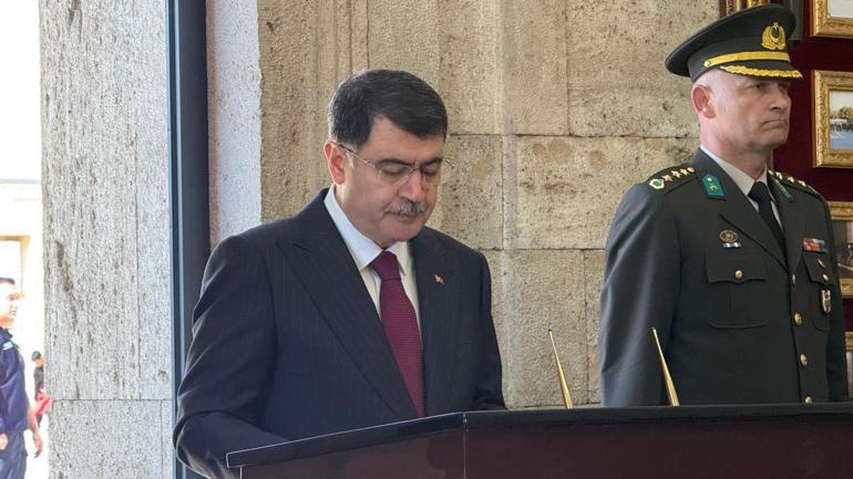 Ankara Valisi Şahin, gazilerle Anıtkabiri ziyaret etti