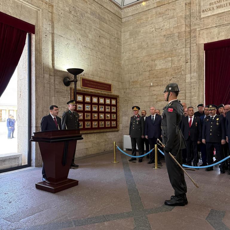 Ankara Valisi Şahin, gazilerle Anıtkabiri ziyaret etti