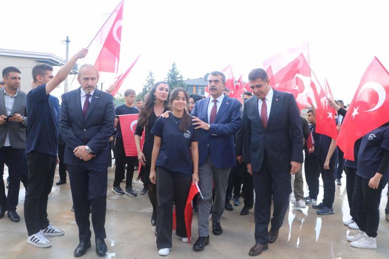 Bakan Tekin’den okullara sürpriz ziyaret