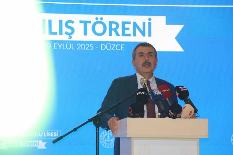 Bakan Tekin’den okullara sürpriz ziyaret