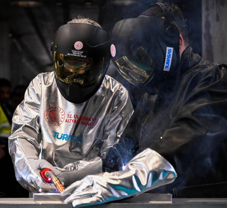 Bakan Uraloğlu: Türkiyenin en güçlü elektrikli ve dizel elektrikli lokomotiflerini üreteceğiz