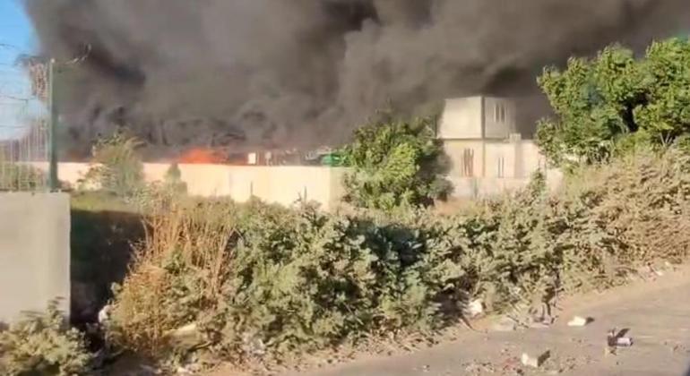 Adanada zincir marketin deposunda çıkan yangın kontrol altında