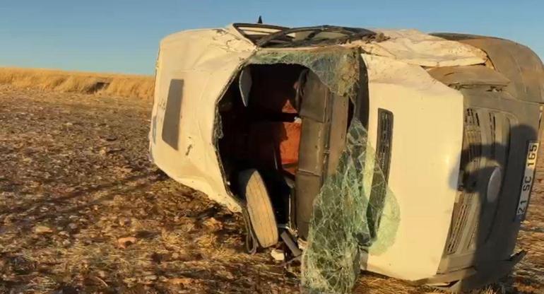 Otomobille çarpışan öğrenci servis minibüsü şarampole devrildi: 9 yaralı