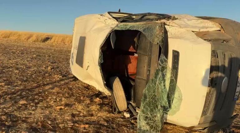 Otomobille çarpışan öğrenci servis minibüsü şarampole devrildi: 9 yaralı