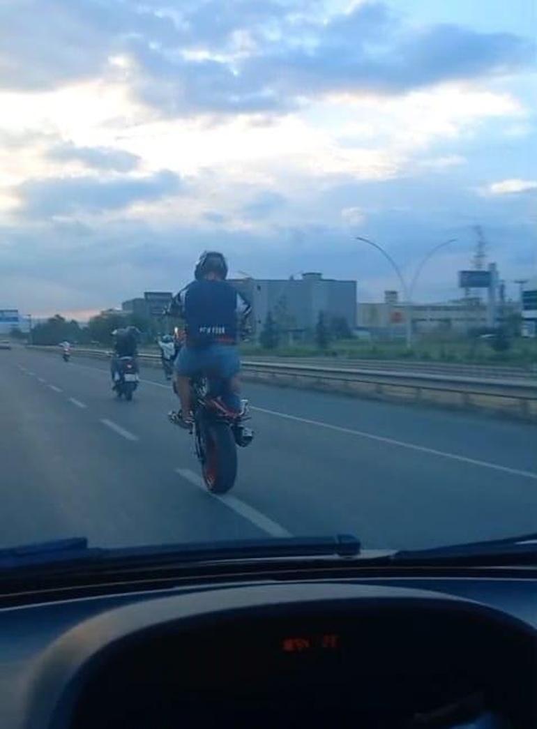 Motosikletlilerin tehlikeli yolculuğu kamerada