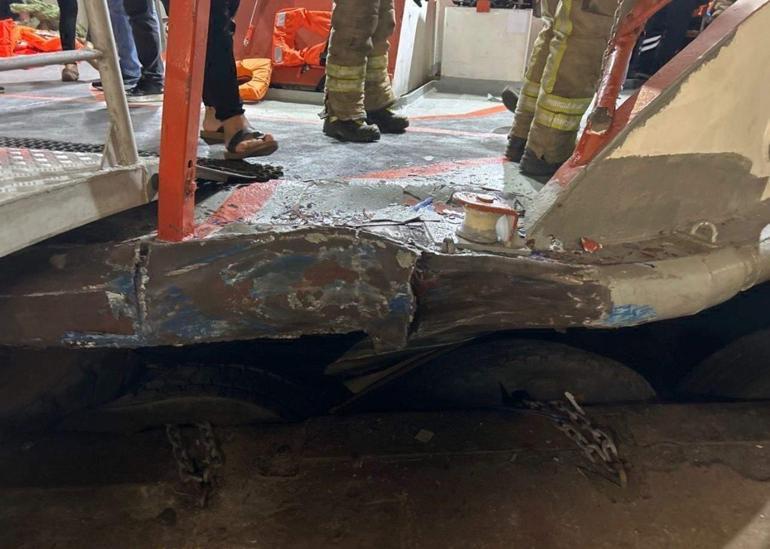 Beşiktaş - Üsküdar motoru, kuru yük gemisi ile çarpıştı: 12 yaralı