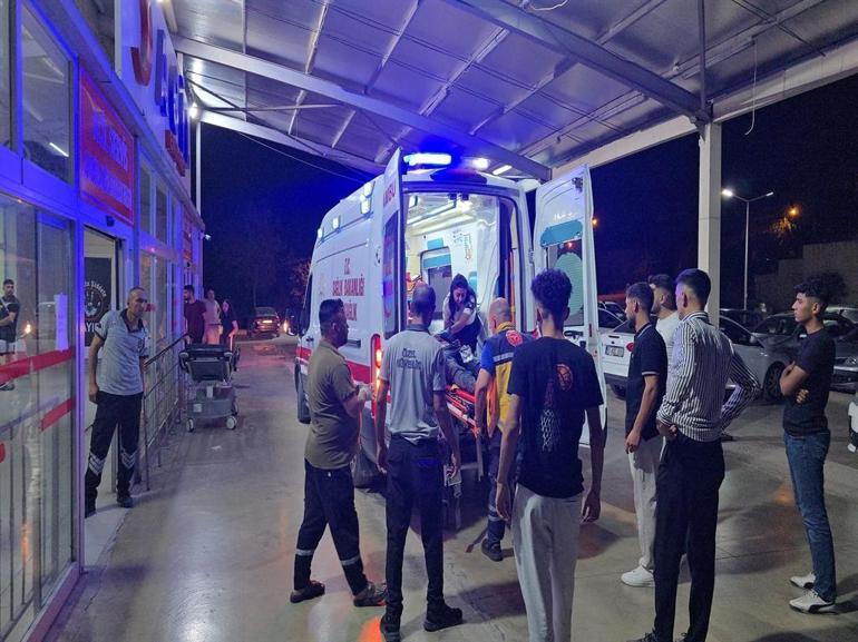 Adanada mobilya mağazasına dalan otomobilin sürücüsü yaralandı