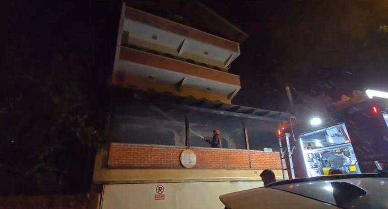 Bursada, 3 katlı binada yangın