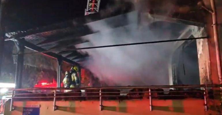 Bursada, 3 katlı binada yangın