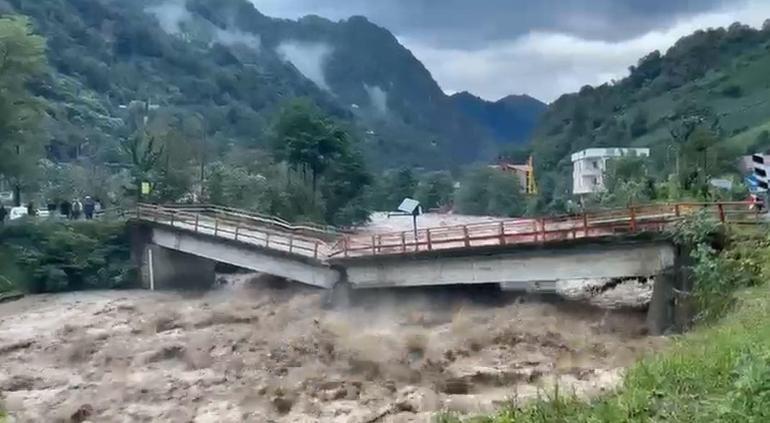 Rizede yağış, sel ve heyelana neden oldu