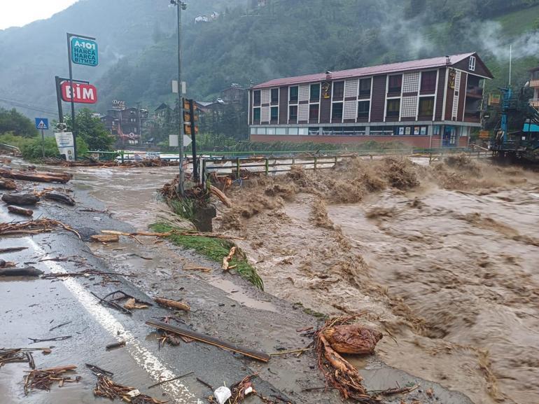 Rizede yağış, sel ve heyelana neden oldu