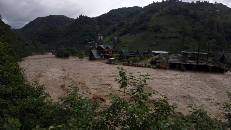 Rizede yağış, sel ve heyelana neden oldu