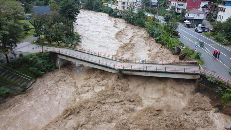 Rizede yağış, sel ve heyelana neden oldu