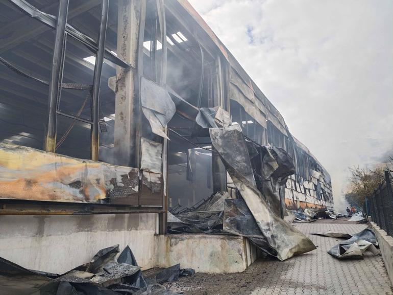 Kayseride mobilya fabrikasında yangın kontrol altında