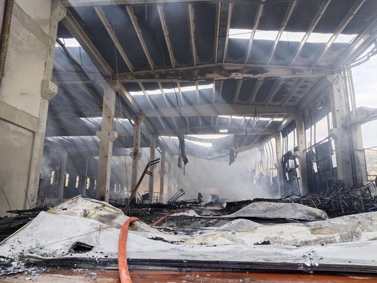 Kayseride mobilya fabrikasında yangın kontrol altında