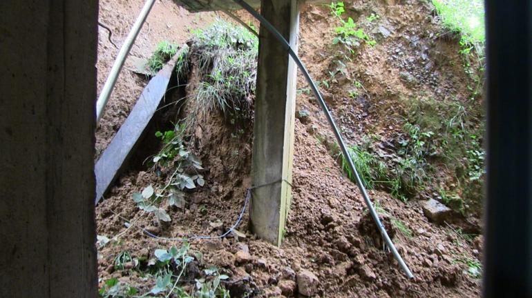 Artvin sağanak etkili oldu; dere taştı, köprü yıkıldı