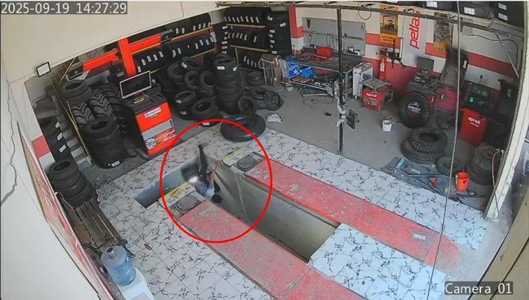 Oto lastikçide çalışan çırağın tamir çukuruna düştüğü anlar kamerada