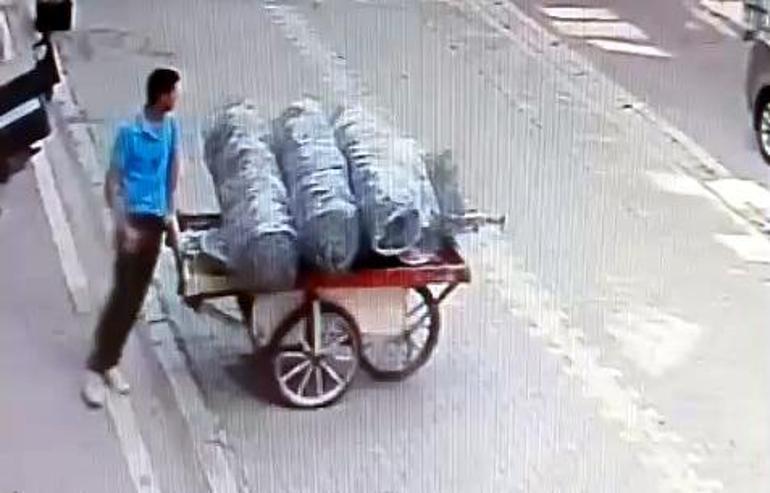 Esenyurtta el arabalı hırsızlık kamerada