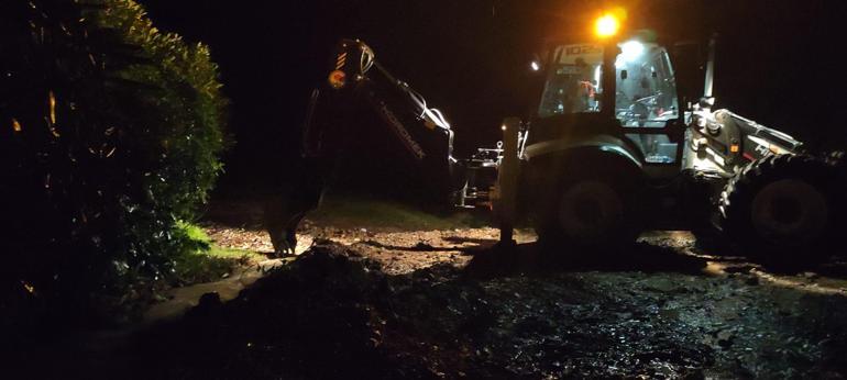 Trabzonda sağanak; 4 ilçede toprak kayması oldu