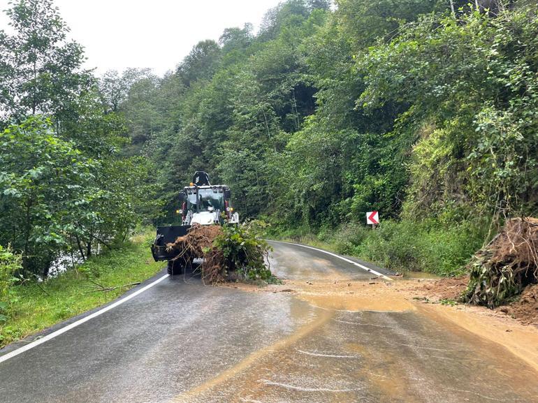 Trabzonda sağanak; 4 ilçede toprak kayması oldu
