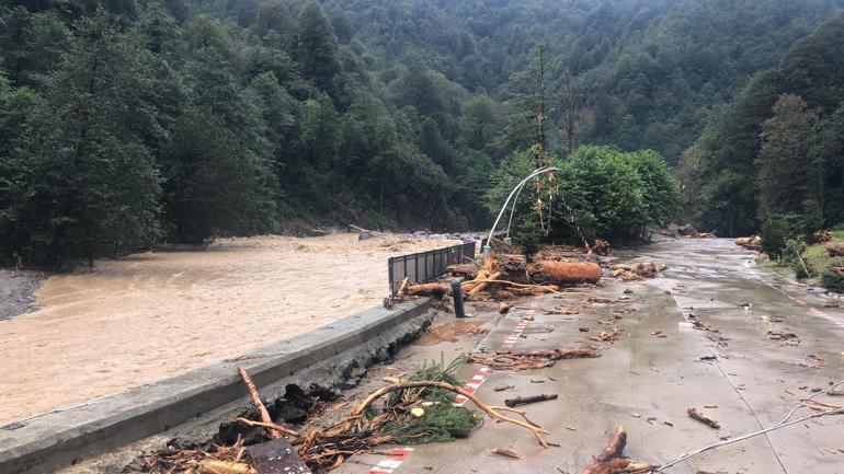 Rizede yağış, sel ve heyelana neden oldu