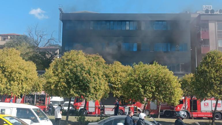 Kağıthane’de iş yerinde yangın; dumandan etkilenen 3 kişi hastaneye kaldırıldı