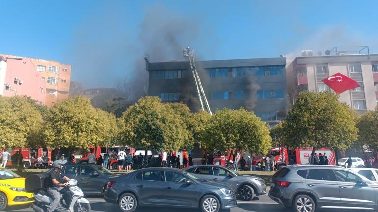 Kağıthane’de iş yerinde yangın; dumandan etkilenen 3 kişi hastaneye kaldırıldı