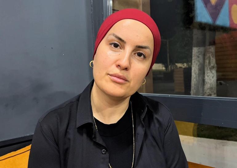 Düğünde, karşısında şarkı söylemeyi reddeden şarkıcıya saldırdı