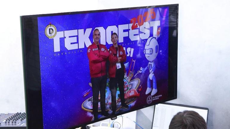 Bakan Kacır, Demirören Medya standını ziyaret etti