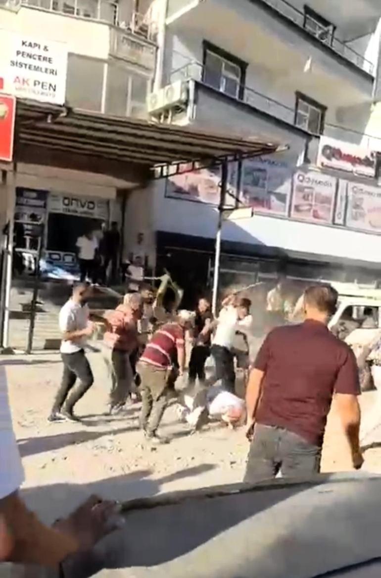 Batman’da iki grup arasında taş ve sopalı kavga kamerada