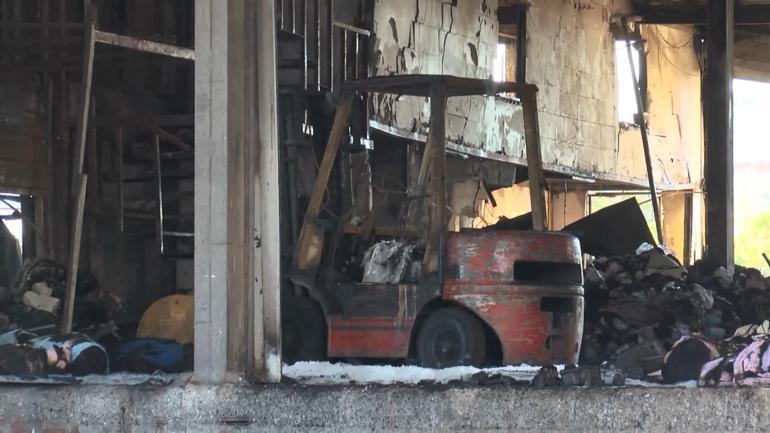 Başakşehirde sanayi bölgesinde kargo deposunda yangın; çok sayıda araç zarar gördü