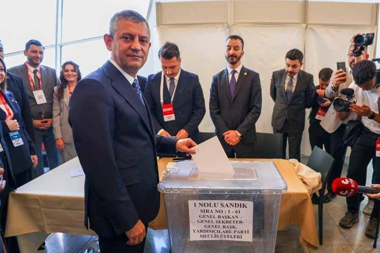 Özgür Özel, yeniden genel başkan seçildi