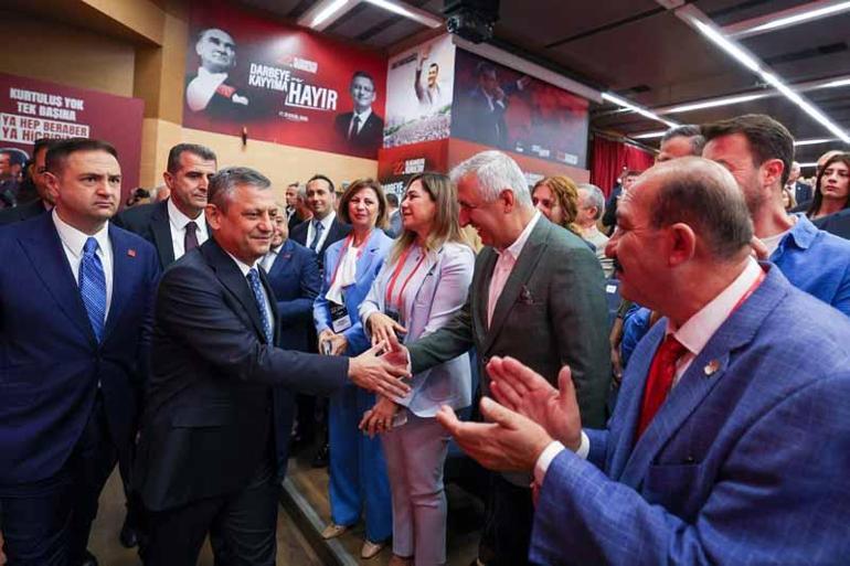 Özgür Özel, yeniden genel başkan seçildi