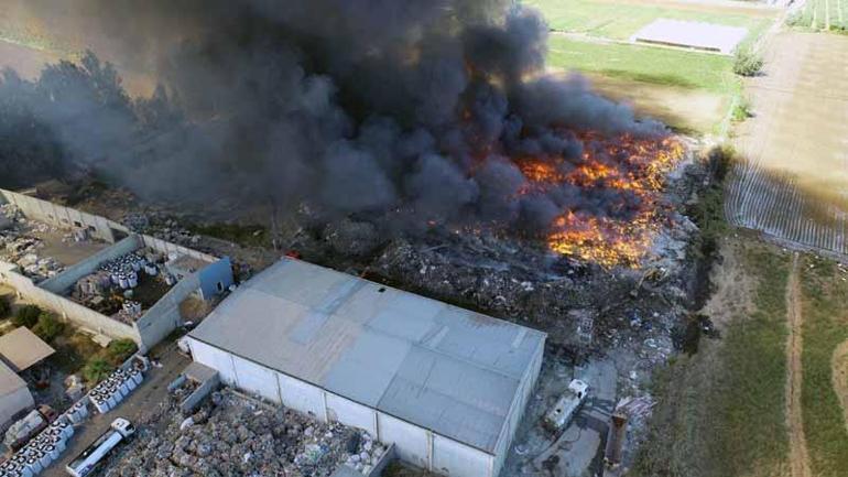 Adanada geri dönüşüm fabrikasında çıkan yangın kontrol altında