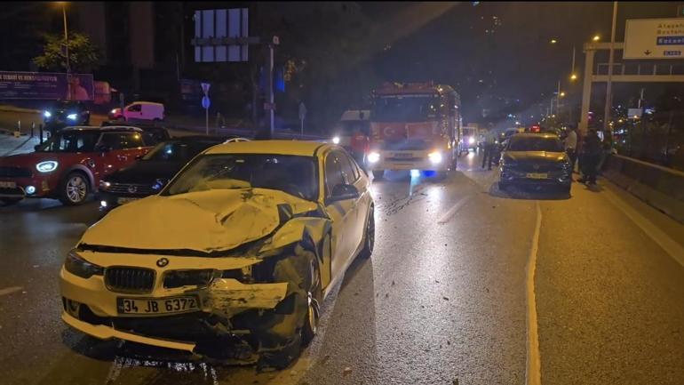 Kadıköyde 3 aracın karıştığı zincirleme kaza