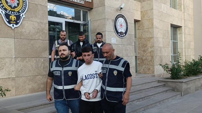 Takip edip bıçak çektikleri 2 kişinin 150 TLsini gasbettiler; 2 tutuklama