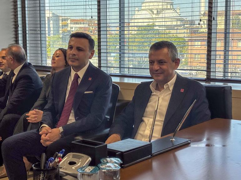 Özgür Özel İstanbul Adalet Sarayı önünde açıklama yaptı