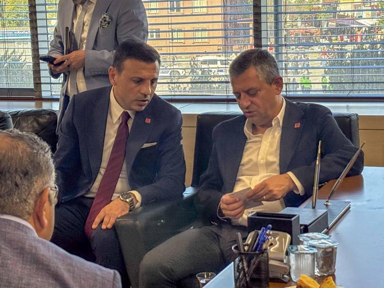 Özgür Özel İstanbul Adalet Sarayı önünde açıklama yaptı