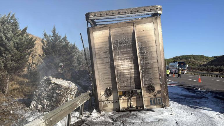 Sarıyerde TIR dorsesi alev alev yandı