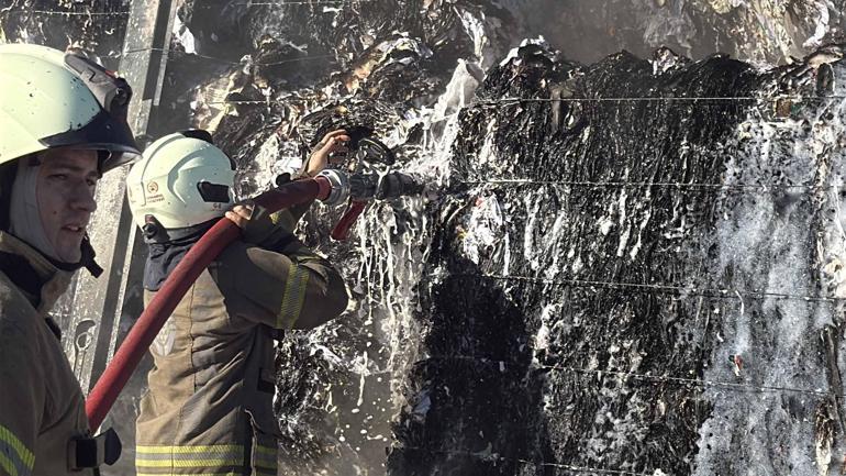 Sarıyerde TIR dorsesi alev alev yandı