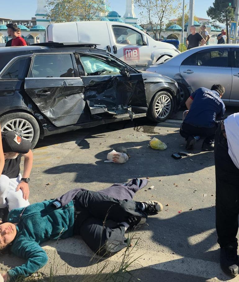 Sakaryada 4 aracın karıştığı kazada 6 yaralı