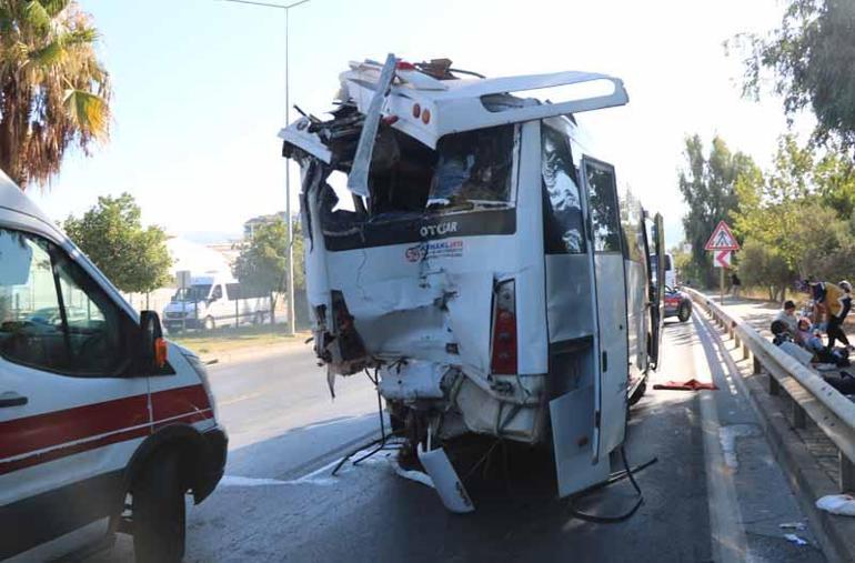 Antalyada midibüsler çarpıştı; 15 yaralı