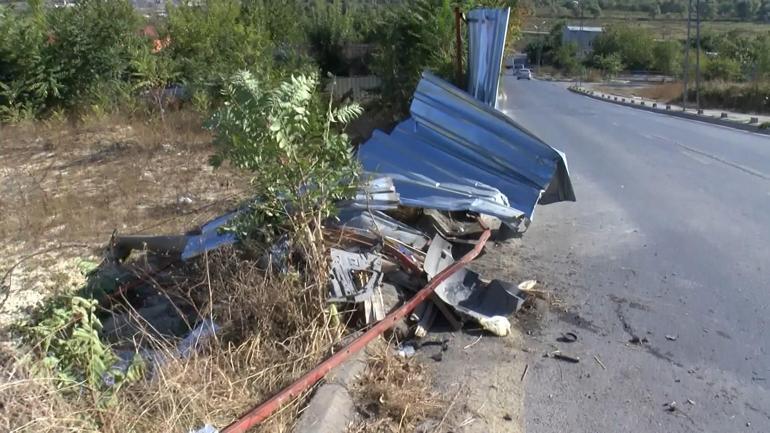 Başakşehirde kazada otomobile saplanan demir sürücünün bacağını delip aracın arkasından çıktı