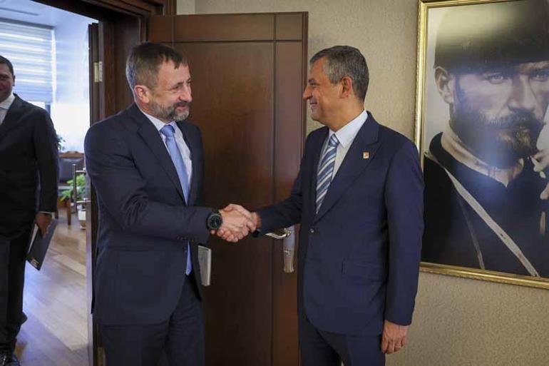 Özgür Özel, Çek Cumhuriyeti Büyükelçisi Stapaneki kabul etti