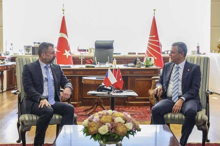 Özgür Özel, Çek Cumhuriyeti Büyükelçisi Stapaneki kabul etti