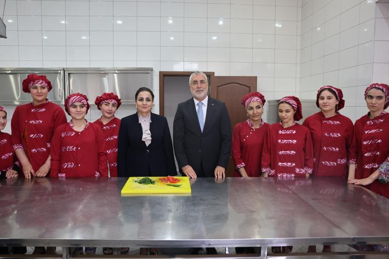 Bakan Işıkhan, Tacikistanda