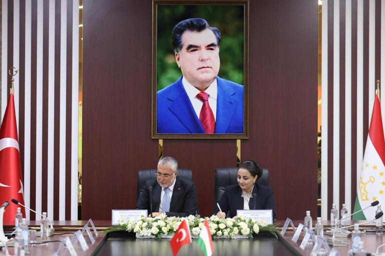 Bakan Işıkhan, Tacikistanda